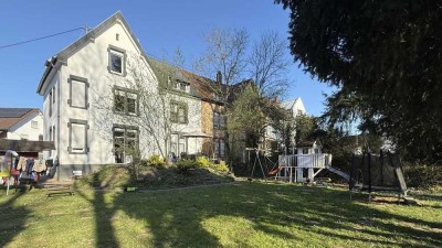 Bereits geteiltes Dreifamilienhaus mit Charme und Potenzial