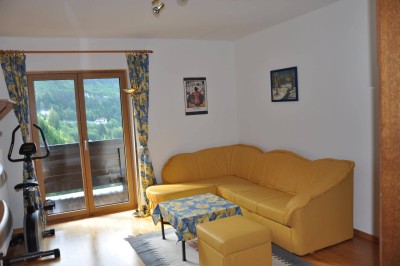 AUSSICHTSWOHNUNG - Ferienwohnung (2. Wohnsitz) in Bestlage von Bad Gastein. Mitten im historischen Zentrum, direkt an der Kaiserpromenade. Herrliche Aussicht auf Bad Gastein, die Berge und das Gasteiner Tal.