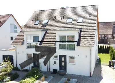 Familientraum in Rosengarten-Uttenhofen – moderne KfW-55-DHH mit Garten & Top-Ausstattung