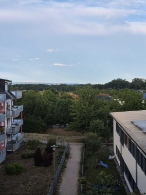 klimatisierte und lichtdurchflutete 3,5-Zimmer-Wohnung mit unverbautem Blick ins Grüne