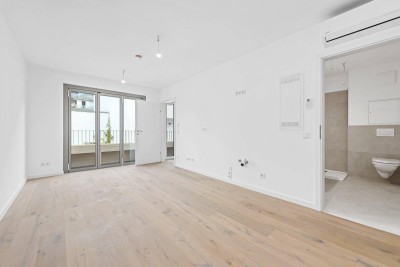 KOMPAKTE 2-ZIMMER WOHNUNG MIT GESIMSE UND BLUMENTRÖGEN