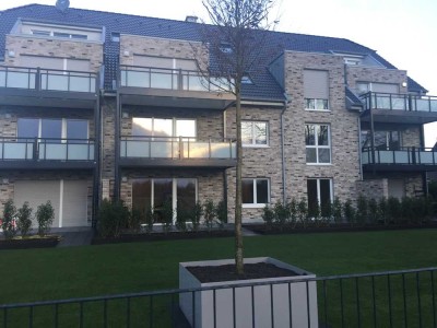Neuwertige 3 Zimmer- Erdgeschosswohnung