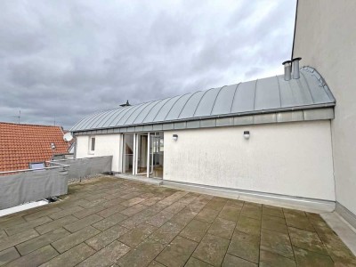 POCHERT IMMOBILIEN - Attraktive LOFT-Wohnung / Penthouse mit sehr großer Dachterrasse in KL-City