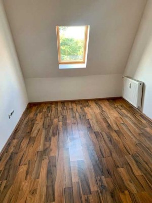 3 Zimmerwohnung im Dachgeschoss - sofort verfügar (Kaution zahlbar in 3 Raten)