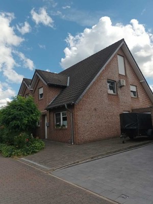 Doppelhaushälfte mit Charme -  5 Zimmer, Garten & Garage