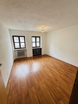 KHALIL WAKED IMMOBILIEN! 2 Zimmer Wohnung mit Einbauküche.