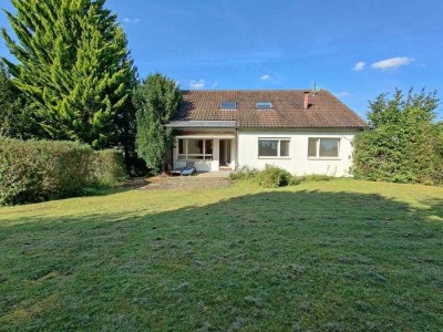 Freistehendes Einfamilienhaus mit Potenzial, großes Grundstück mit erweiterbarem Baufenster