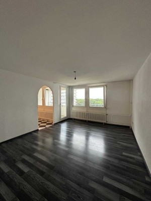 Helle 3,5-Zimmer Wohnung im 15. OG mit Balkon in Sindelfingen