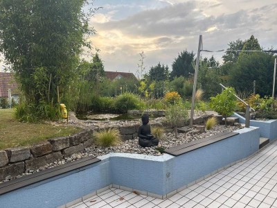 Wohnen im Zweifamilienhaus: 97 m² mit großer Terrasse, Garten und Carport
