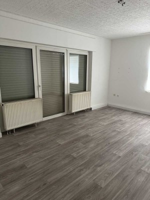 Schöne und gepflegte 3-Raum-EG-Wohnung mit Balkon in Herford