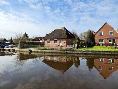 Ruhig und direkt am Wasser: renovierter 4-Zimmer-Bungalow in Loppersum, Hinte. Provisionsfrei!
