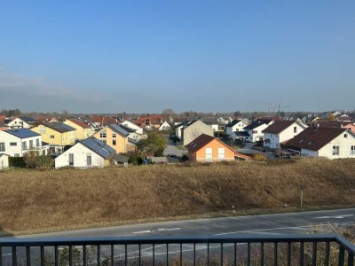 Koffer packen und einziehen! - Wunderschöne möblierte Dachgeschosswohnung mit Blick über Moosburg