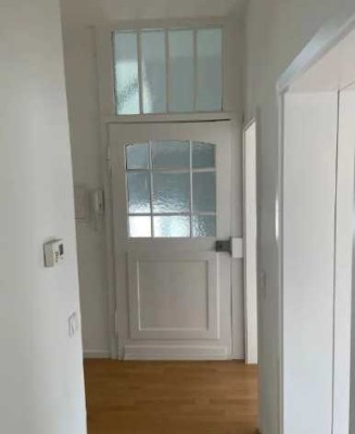 Sanierte 4-Zimmer Altbauwohnung mit Balkon direkt vom Eigentümer