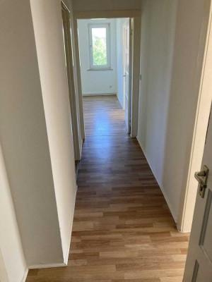 Kernsanierte 3-Zimmer-Wohnung samt Küche, Keller und Stellplatz in Burscheid
