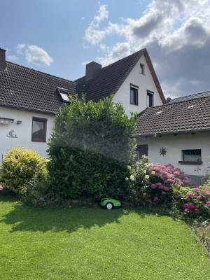 Ihr Zuhause in Calden – Doppelhaushälfte mit Garage für Paare oder kleine Familien
