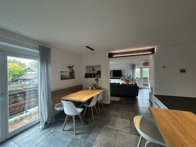 Hochwertige 6-Zimmer Maisonette mit Balkon und Wintergarten