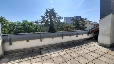 GRÜNBLICK MIT BALKON UND GROSSER DACHTERRASSE - wenige Gehminuten zum Bahnhof