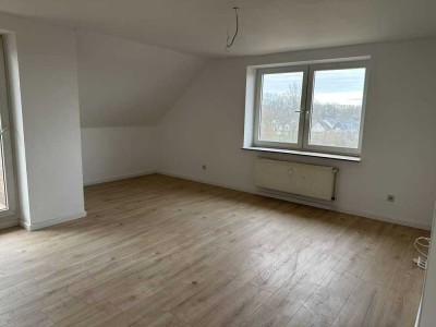 Stilvolle, modernisierte 4-Zimmer-Maisonette-Wohnung mit Balkon