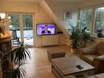 Modernisierte 2,5-Maisonette-Wohnung mit Balkon und Einbauküche in Bergisch Gladbach