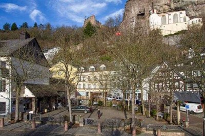 IDAR-OBERSTEIN: Sonnige Dachgeschoss-Wohnung an der Felsenkirche