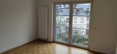 Geschmackvolle 4-Raum-Wohnung mit gehobener Innenausstattung mit EBK in Trier