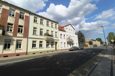 Gemütliche Erdgeschosswohnung mit effizientem Grundriss + Tageslichtbad mit Badewanne + Holzboden