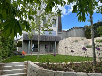 Möbliertes neuwertiges Architektenhauses (Hauptteil) mit hochwertiger Ausstattung