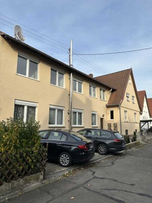 Geschmackvolle Wohnung mit vier Zimmern sowie Balkon und EBK in Süßen
