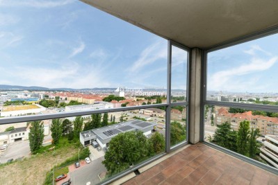 Neuwertige 3-Zimmer-Wohnung mit Balkon &amp; Pool in 1100 Wien – Ihr neues Zuhause!