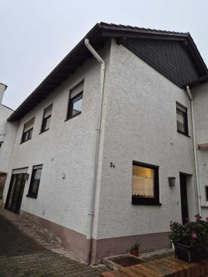 Schöne und gepflegte 3,5-Raum-Maisonette-Wohnung mit Terrasse und EBK in Wöllstein