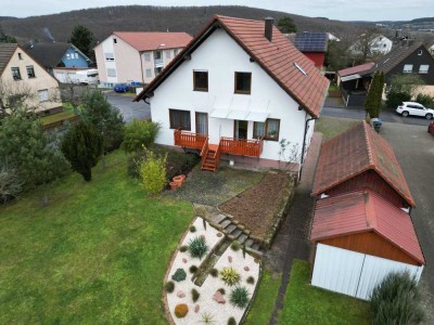 Platz für die ganze Familie - großzügiges Einfamilienhaus mit ELW und großem Grundstück