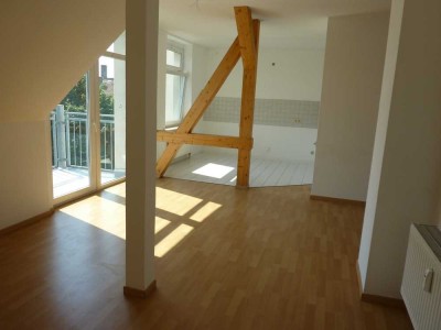 Anders als Andere! - Schicke DG-Maisonette mit Balkon in Bernsdorf