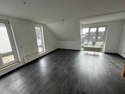 2 - Raum - Dachgeschosswohnung mit Balkon in Köln-Wahn