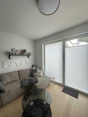 Neuwertige 2-Zimmer-Wohnung, teilmöbliert