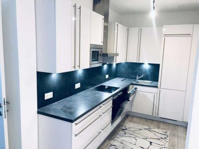 Freundliche und vollständig renovierte 1,5-Zimmer-Wohnung mit Balkon und EBK in Pleinfeld