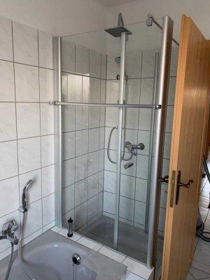 Ansprechende und  2,5-Raum-DG-Wohnung mit gehobener Innenausstattung in Niederkassel