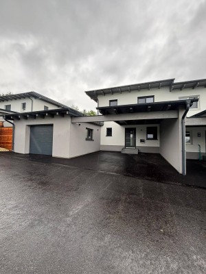 Modernes Reihenhaus mit Garten und Garage in Andrichsfurt