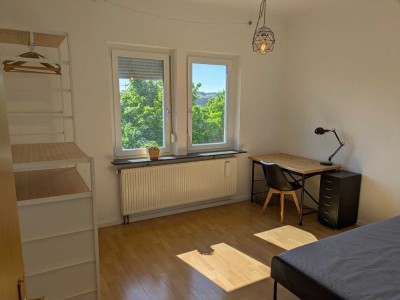 WG Zimmer in 3er WG in Stuttgart-Zuffenhausen