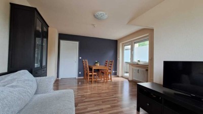 Villenviertel, bezugsfrei, provisionsfrei: Gemütliche, helle, 44qm 2-Zimmer-Wohnung mit EBK