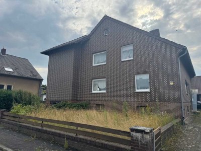 Handwerker aufgepasst! Zweifamilienhaus mit viel Platz und großem Garten in Lehrte-Sievershausen