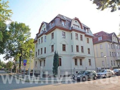 wunderschöne, kleine 2-Zimmer-DG-Wohnung mit Loggia