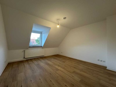 Erstbezug nach Modernisierung: 3-ZKB mit Einbauküche in zentraler Lage!