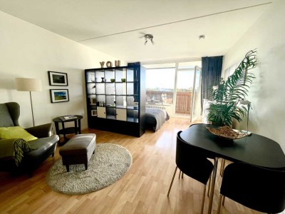 Helles und ruhiges Apartment auf dem Dach des OEZ mit Ausblick
