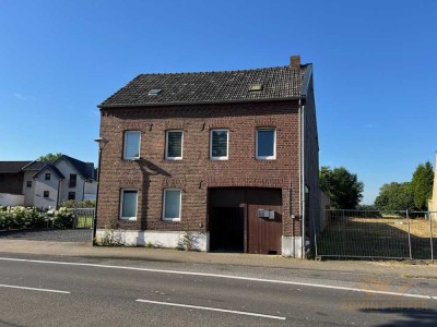 Sanierungsbedürftiges Mehrfamilienhaus (4WE) mit Ausbaureserve