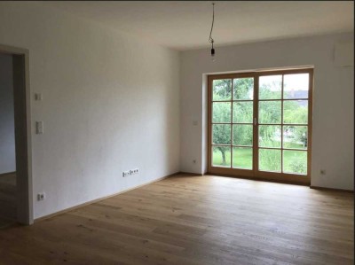 Helle 3-Zimmer-Wohnung mit Balkon in Stephanskirchen