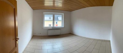 Komplett renovierte Wohnung im 2. Obergeschoss