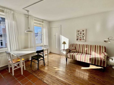 Gemütliche, möblierte 1,5-Zimmer-Wohnung - 200 Schritte zur Außenalster!