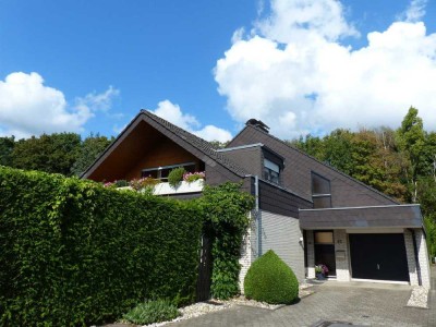 Zuhause ankommen; Gepflegtes Zweifamilienhaus mit Gartenparadies für die ganze Familie