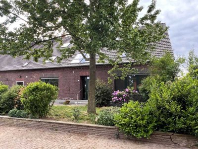 Wohnen auf dem Bauernhof!! Sanierte und renovierte 6-Zimmer-Wohnung zu vermieten