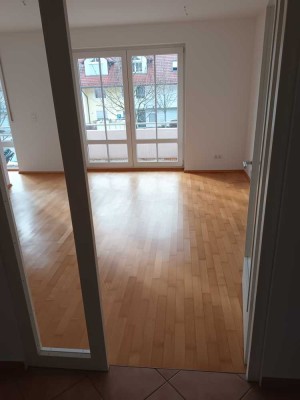 Schöne, helle 1,5-Zimmer-Wohnung mit Balkon in Unterföhring